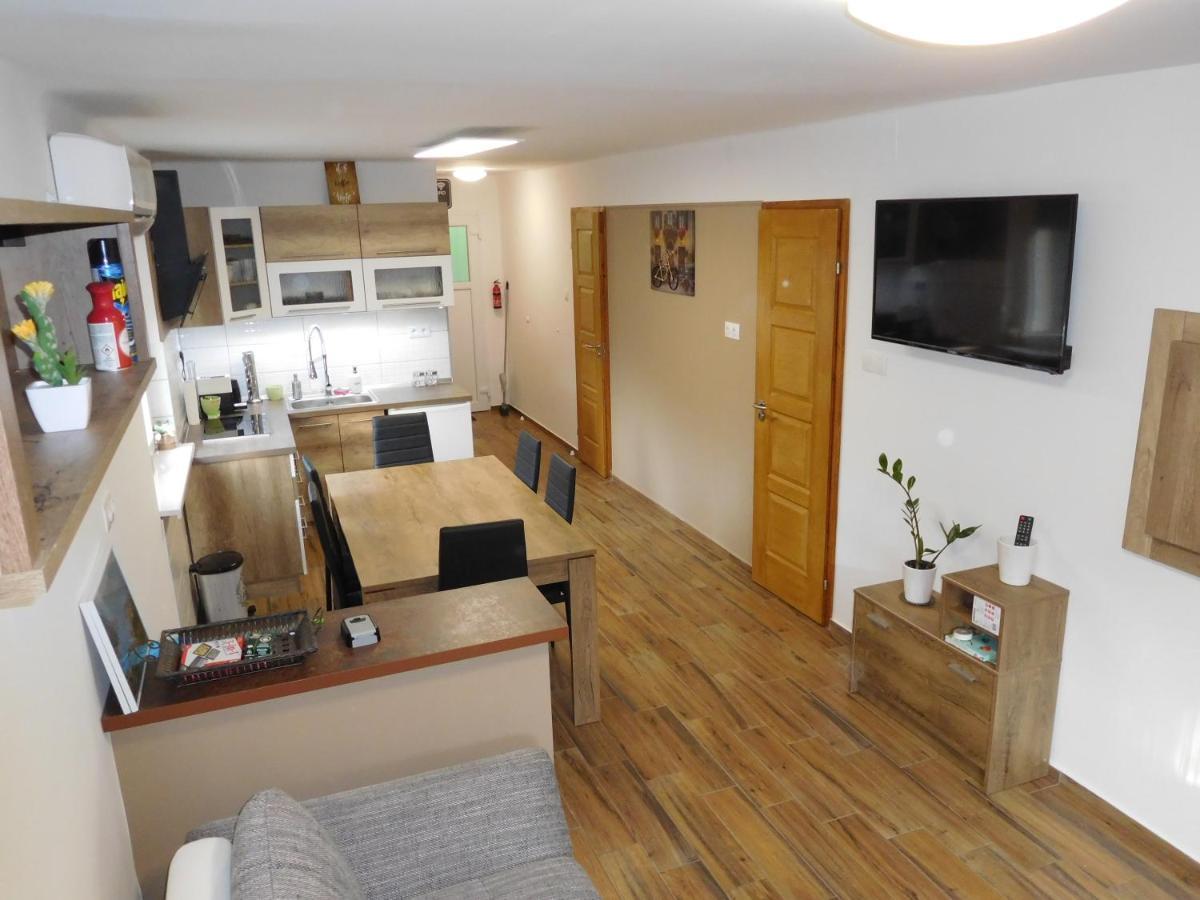 Golden Apartman Orosháza Esterno foto