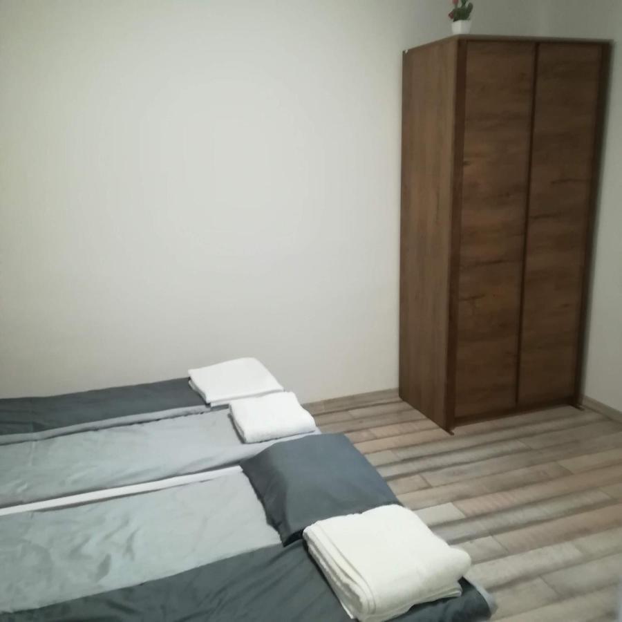 Golden Apartman Orosháza Esterno foto